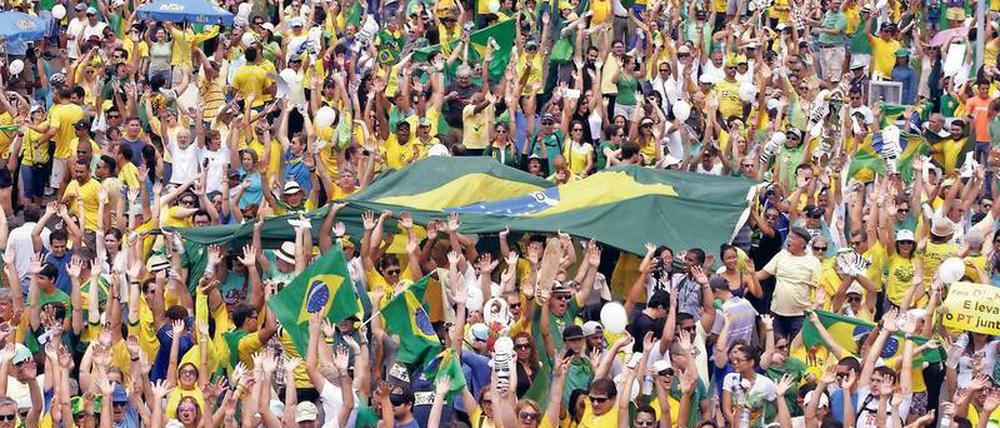 Millionen Brasilianer demonstrierten für die Absetzung von Präsidentin Dilma Rousseff.