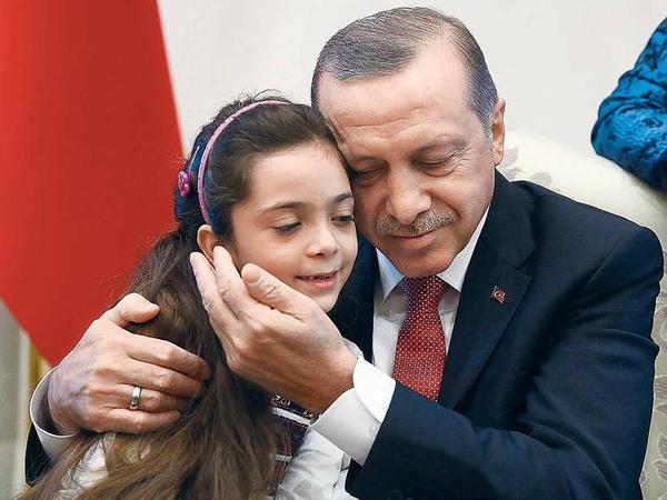 Der türkische Präsident Erdogan empfing am Mittwoch das syrische "Twitter-Mädchen" Bana aus Aleppo. 