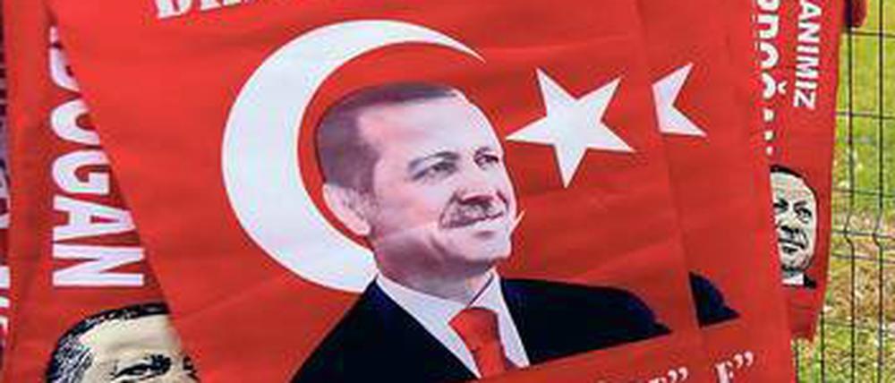 Seine Anhänger sind überall. Mit der Verfassungsänderung soll der türkische Staatspräsident zum Chef der Exekutive werden. Foto: Murad Sezer/Reuters