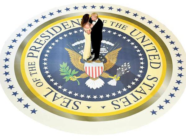 Antanzen. Der neue Präsident der USA mit seiner Frau.