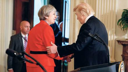 Handschlag mit Hinterlist: Donald Trump und Theresa May trafen sich vorige Woche im Weißen Haus. 