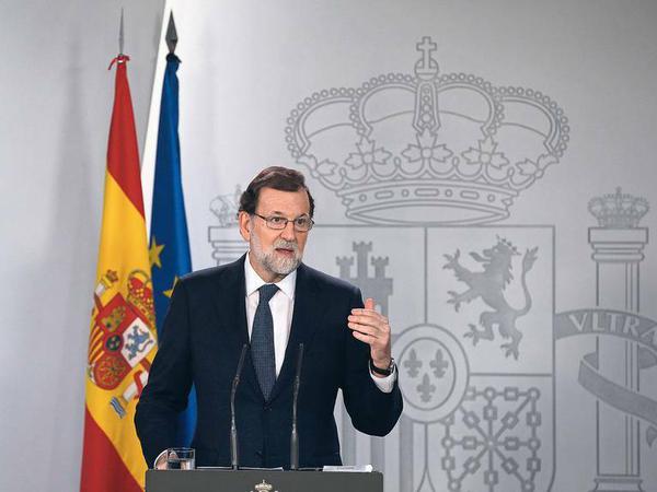 Spaniens Regierungschef Rajoy forderte am Mittwoch eine Antwort aus Barcelona: Seid ihr nun unabhängig oder nicht? Er bot indirekt aber Gespräche an.