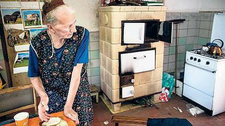 Ein einfaches Leben, ehrlich gezeigt: Annemarie Jatzlauk in ihrer Küche. 