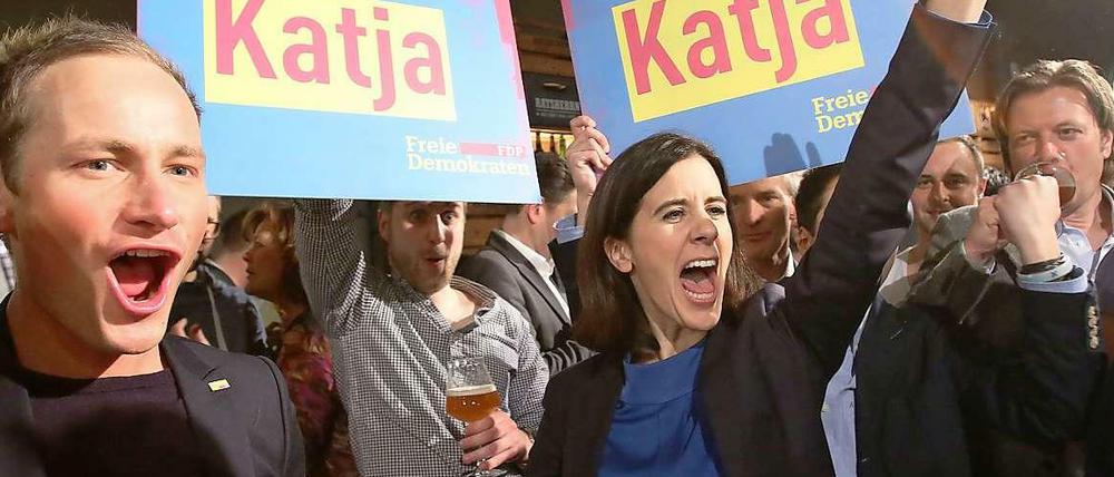Jubel bei der FDP. Spitzenkandidatin Katja Suding zieht mit den Liberalen wieder in die Bürgerschaft ein.