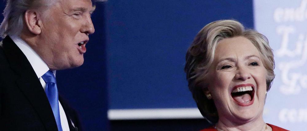 Clinton hat gut lachen vor der zweiten TV-Debatte gegen Trump. 