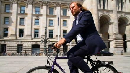 Grünen-Fraktionschef Anton Hofreiter auf seinem Fahrrad. Die Fahrbereitschaft des Bundestages nutzt er nur selten.