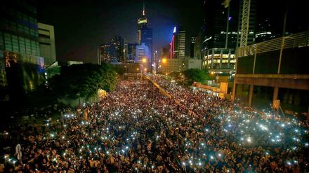 Demonstranten in Hongkong bei ihrer Blockade der Zufahrtsstraße zum Regierungsviertel am 1. Oktober. 