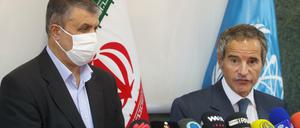 Der neue iranische Atomchef Mohammed Eslami und IAEA-Chef Rafael Grossi in Teheran.