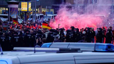 Die rechtspopulistische Organisation "Pro Chemnitz" war bereits am Montagabend Initiator der Demonstration. 