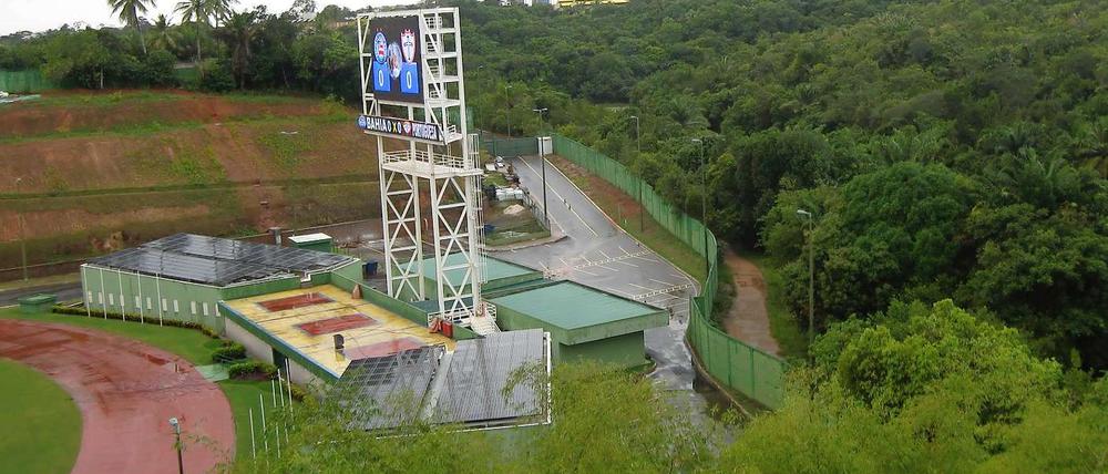 Das erste Solarstadion Lateinamerikas: Auf den Umkleidekabinen, den Tribünen und auf dem Parkplatz des Erstligastadions des Vereins Bahia in Salvador ist eine 400-Kilowatt-Fotovoltaikanlage installiert worden. 