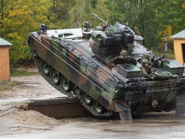 Ein Schützenpanzer der Bundeswehr vom Typ Marder - ohne Ausbildung ist das Gerät nicht zu bedienen.