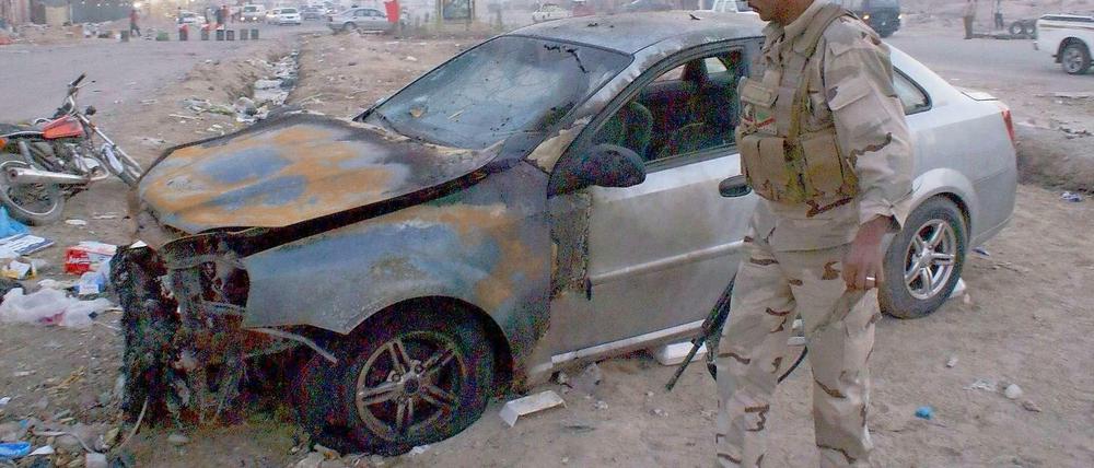 Immer wieder erschüttern Autobombenanschläge den Irak, wie auf diesem Bild aus dem Jahr 2010 in Basra. Am Freitag explodierte eine Autobombe auf einem belebten MArkt.