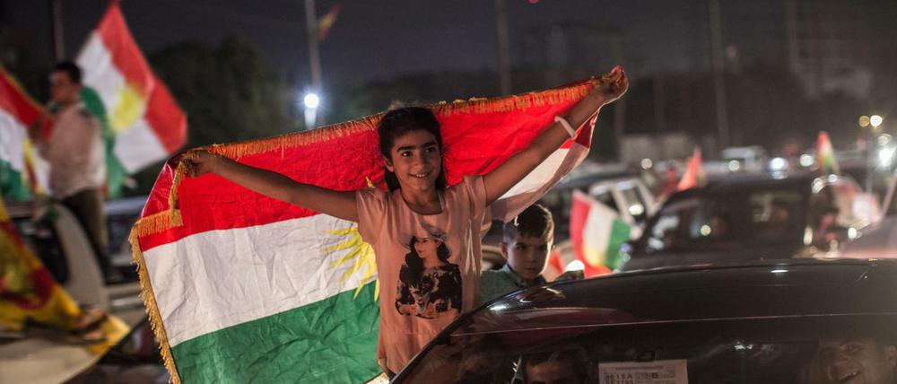 Kurden feiern nach der Schließung der Wahllokale für eine Referendum für einen unabhängigen kurdischen Staat.