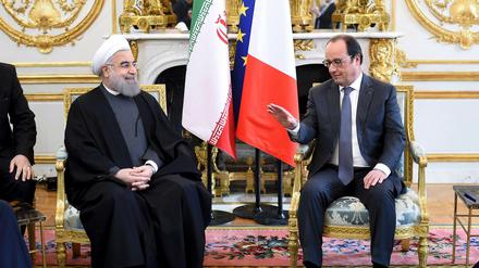 Das Säckel voll Geld - Irans Präsident Ruhani und Frankreichs Präsident Hollande