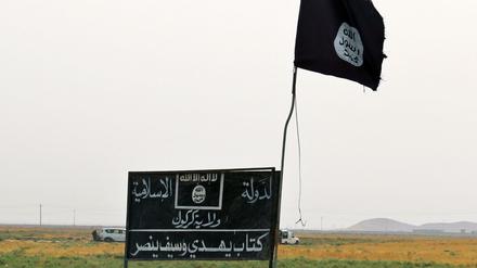 Die von der Fahne gehen. Immer mehr IS-Kämpfer verlassen die Terrormiliz.