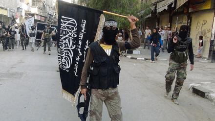 Martialisch: Kämpfer der Terrororganisation Al-Nusra-Front in Syrien.