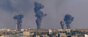 Israelis greifen Gazastreifen an.