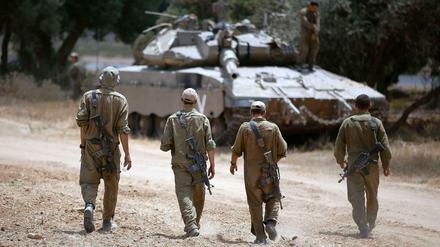 Israel und die radikalislamische Hamas haben nach israelischen Angaben einen Waffenstillstand ab Freitag vereinbart. Hier im Bild: israelische Soldaten.