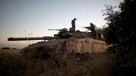 Ein Panzer der israelischen Armee an der Grenze zu Syrien.