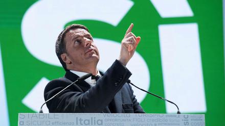 Der italienische Premierminister Matteo Renzi hat sein politisches Schicksal mit dem Referendum am Sonntag verknüpft.