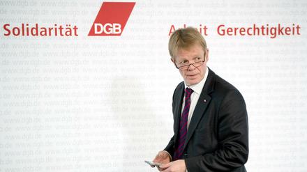 Reiner Hoffmann, Vorsitzender des Deutschen Gewerkschaftsbundes (DGB), warnt vor den Folgen des Rassismus.
