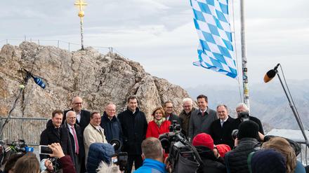 Gemeinsam voran - 12 der 16 Ministerpräsidenten bei ihrem Treffen auf der Zugspitze Ende Oktober. 