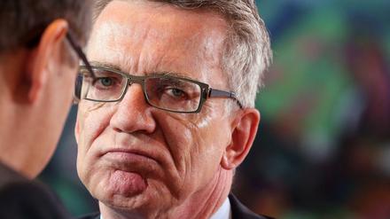 Bundesinnenminister Thomas de Maiziere (CDU) wird von EU-Parlamentschef Martin Schult scharf kritisiert.
