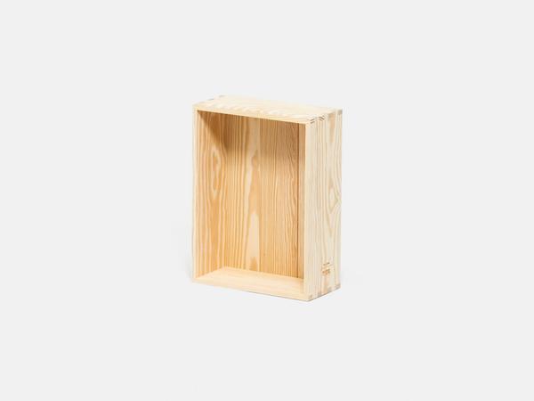 Der Nachttisch "Crate" (2006) für Established &amp; Sons - inspiriert durch eine Weinkiste - spaltete die Designwelt. 