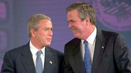 Jeb Bush (links) will offenbar auch ins Weiße Haus. 