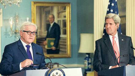 Frank-Walter Steinmeier und John Kerry im Februar in Washington D.C. In Berlin haben sie sich nun wiedergetroffen. 