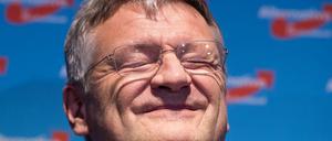 Augen zu und durch. Der AfD-Vorsitzende Jörg Meuthen klagt mit seiner Partei, bisher erfolgreich.