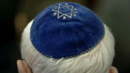 Der Vorsitzende des Zentralrats der Muslime zeigt Verständnis für Sorgen von Juden in Deutschland.