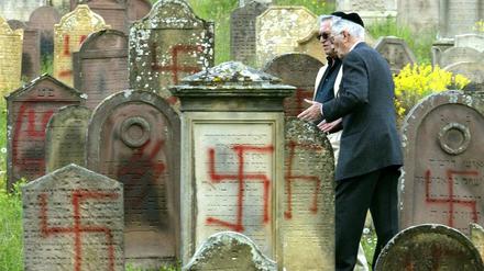 Sichtbare Judenfeindschaft: Immer wieder werden wie hier in Colmar Gräber geschändet.