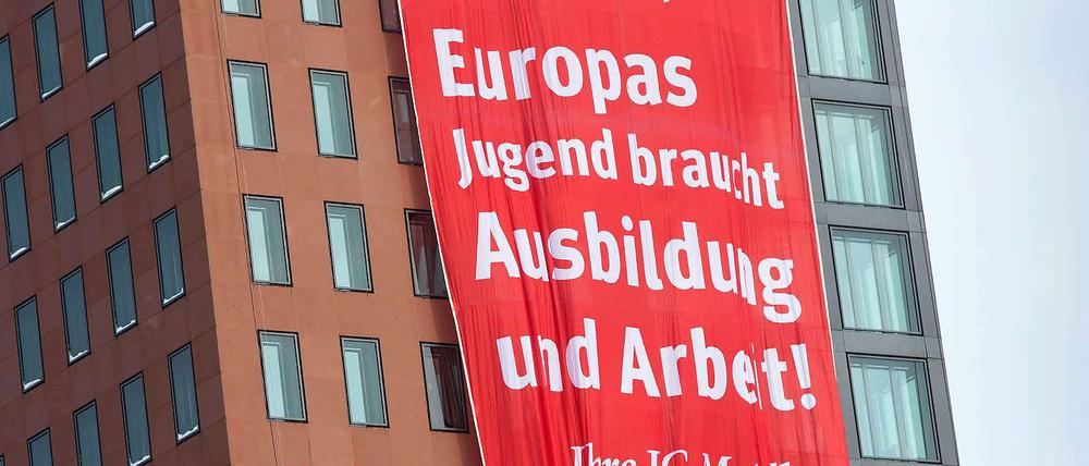 Gewerkschaften demonstrieren für Maßnahmen gegen die Jugendarbeitslosigkeit in Europa.