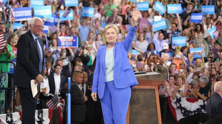 Raum für Dissens: Bernie Sanders (links) und Hillary Clinton beim gemeinsamen Auftritt in New Hampshire.