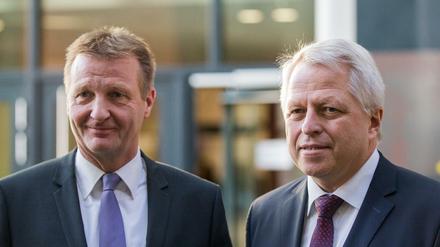 NRW-Innenminister Ralf Jäger (l.) stellte am Dienstag den neuen Kölner Polizeipräsident Jürgen Mathies vor. 