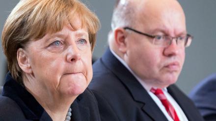 Die Kanzlerin und ihr Kanzleramtschef und Flüchtlingskoordinator bei einer Kabinettssitzung in Berlin.