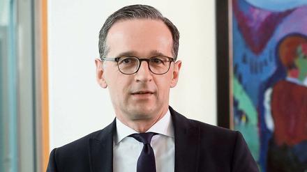 Bundesjustizminister Heiko Maas will den umstrittenen Paragrafen zügig abschaffen, die Kanzlerin erst 2018
