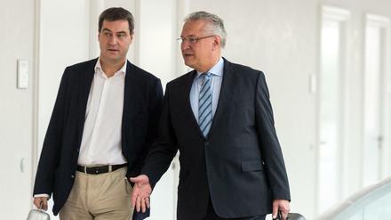 Bayerns Finanzminister Markus Söder und Innenminister Joachim Herrmann (beide CSU) fordern eine Flüchtlingsobergrenze.