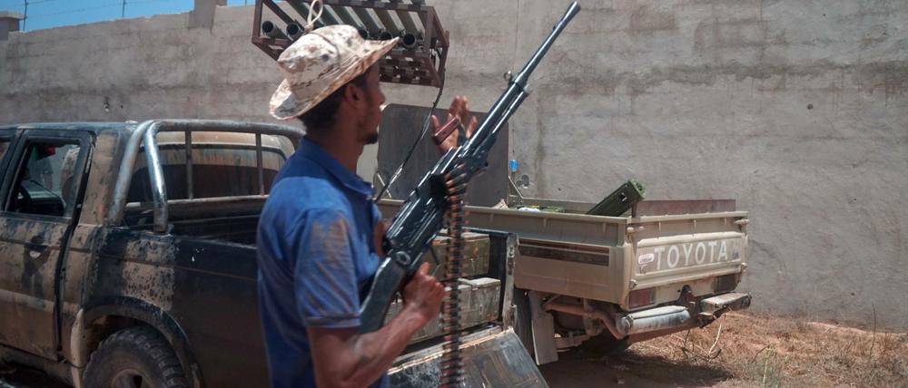 Ein Milizionär der mit der Einheitsregierung verbündeten Milizen am 15.07.2016 in Sirte. 