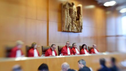 Der Zweite Senat beim Bundesverfassungsgericht in Karlsruhe bei der Urteilsverkündung am Dienstag. 