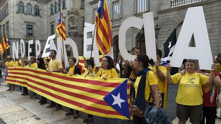 Katalanen demonstrierten am Samstag vor dem katalanischen Regierungspalast in Barcelona.
