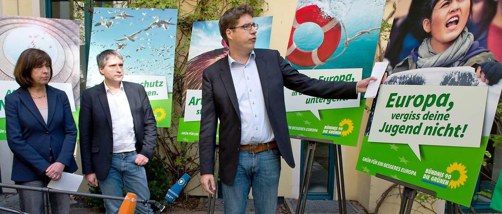 Darstellungs-Probleme. Die Grünen-Spitzenkandidaten, Rebecca Harms und Sven Giegold, präsentierten 2014 mit Geschäftsführer Michael Kellner (v. l. n. r.) die Europawahlkampagne.