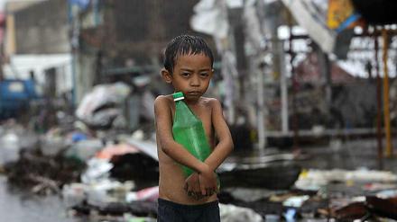 Opfer des Klimawandels: Ein Kind nach dem Sturm Mitte November 2013 auf den Philippinen. 