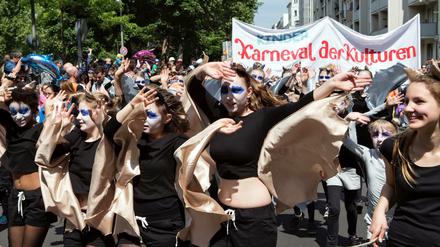 Die Fledermaus ist in diesem Jahr das Motto-Tier des Umzugs durch Kreuzberg. Wie hier zu sehen beim "Kinderkarneval der Kulturen".