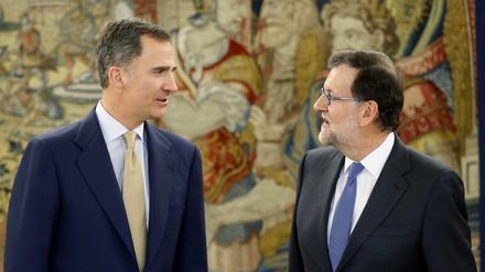 Spaniens König Felipe VI (links) und der amtierende Ministerpräsidenten Mariano Rajoy