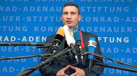 Vitali Klitschko überraschte in Berlin mit der Forderung nach deutscher Hilfe beim Mauerbau in der Ukraine.
