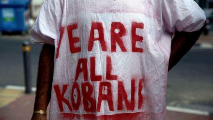 "Wir sind alle Kobane". In Nikosia demonstriert ein Mann für eine Unterstützung der Kurden in der nordsyrischen Stadt.