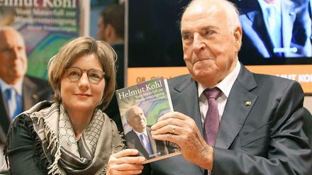 Altkanzler Helmut Kohl stellte auf der Buchmesse in Frankfurt zusammen mit seiner Ehefrau Maike Kohl-Richter seine Memoiren vor.