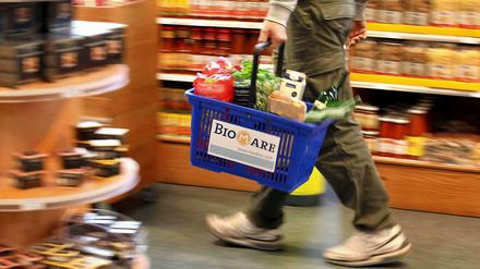 Einkaufen, um das Gewissen zu beruhigen? Auch Bio-Konsum bleibt Konsum, meint unser Gastautor.